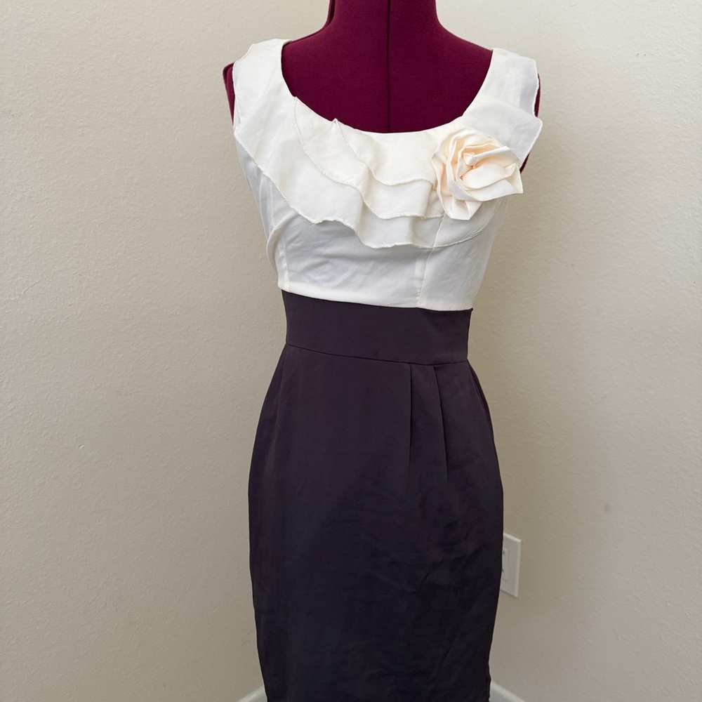 White and Grey/Black Ruffled Sheath Midi Dress Size Small